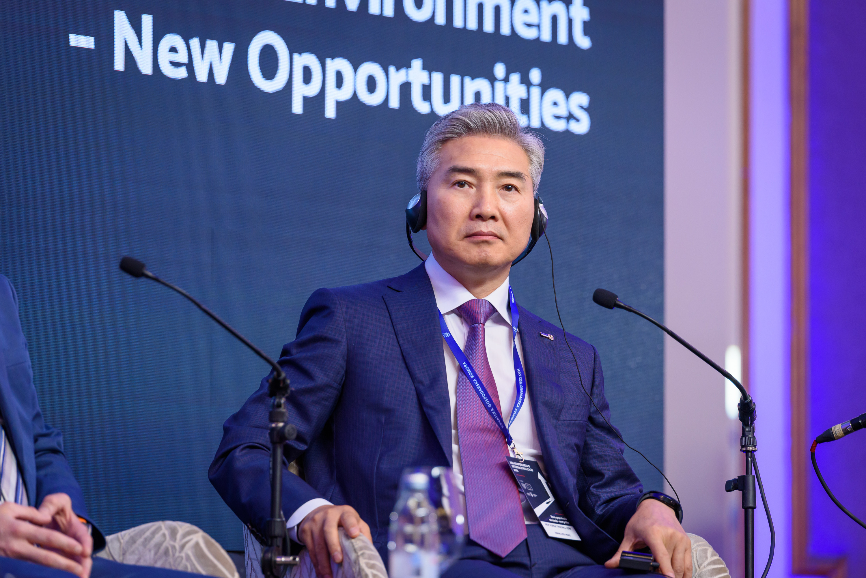 1. panel Kwang Hee Hong2.jpg