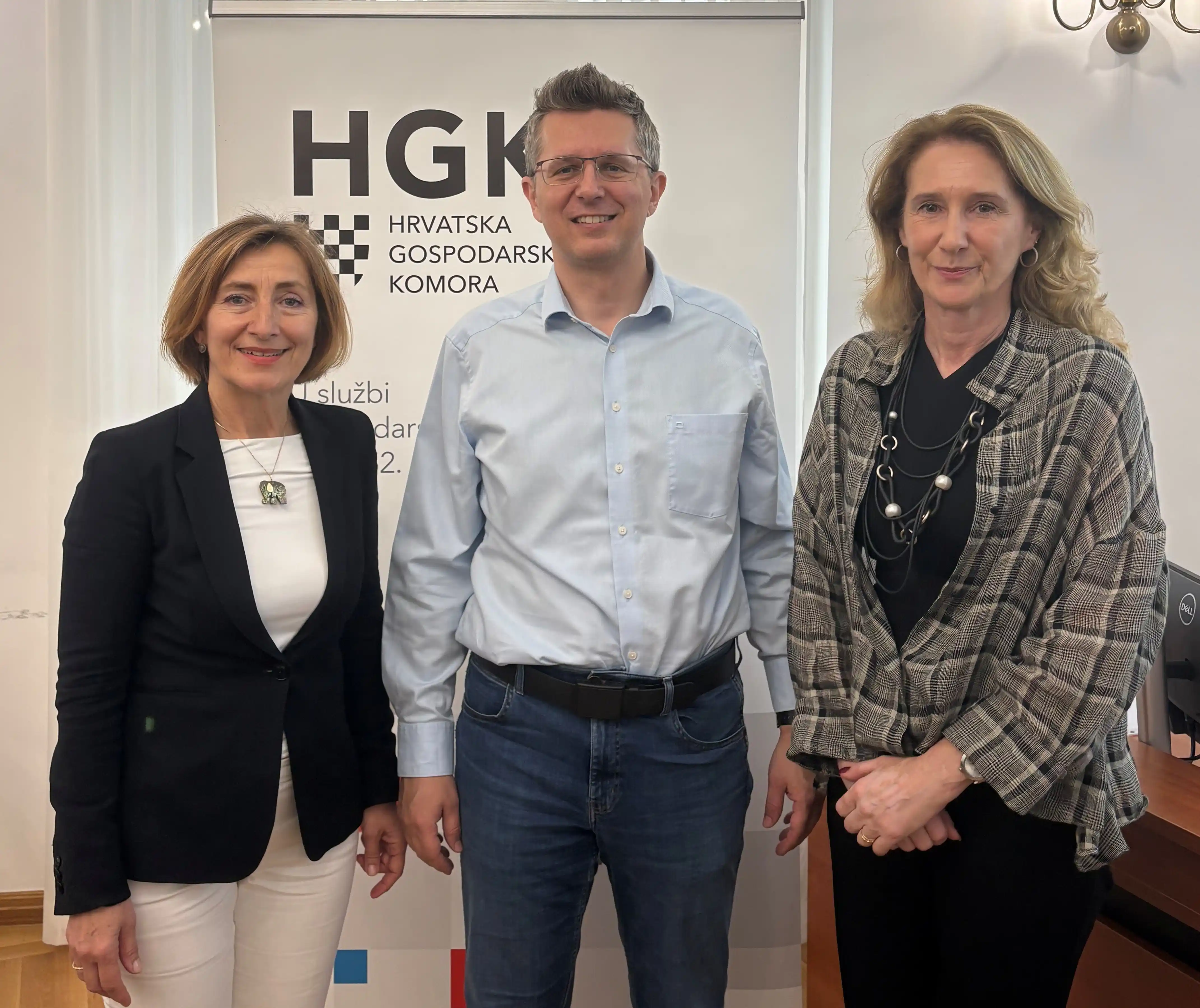 Gordana Pehnec Pavlović ( HGK), Davor Ujlaki (Muraplast d.o.o.) Katija Klepo (AD Plastik d.d.),.jpg