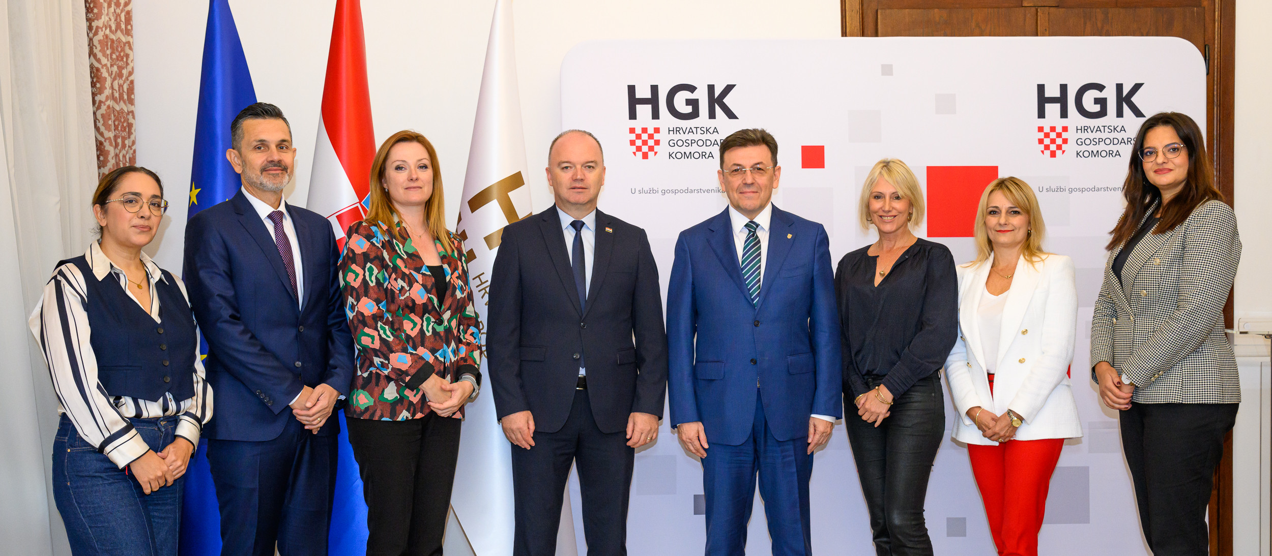 grupna fotografija (2).jpg
