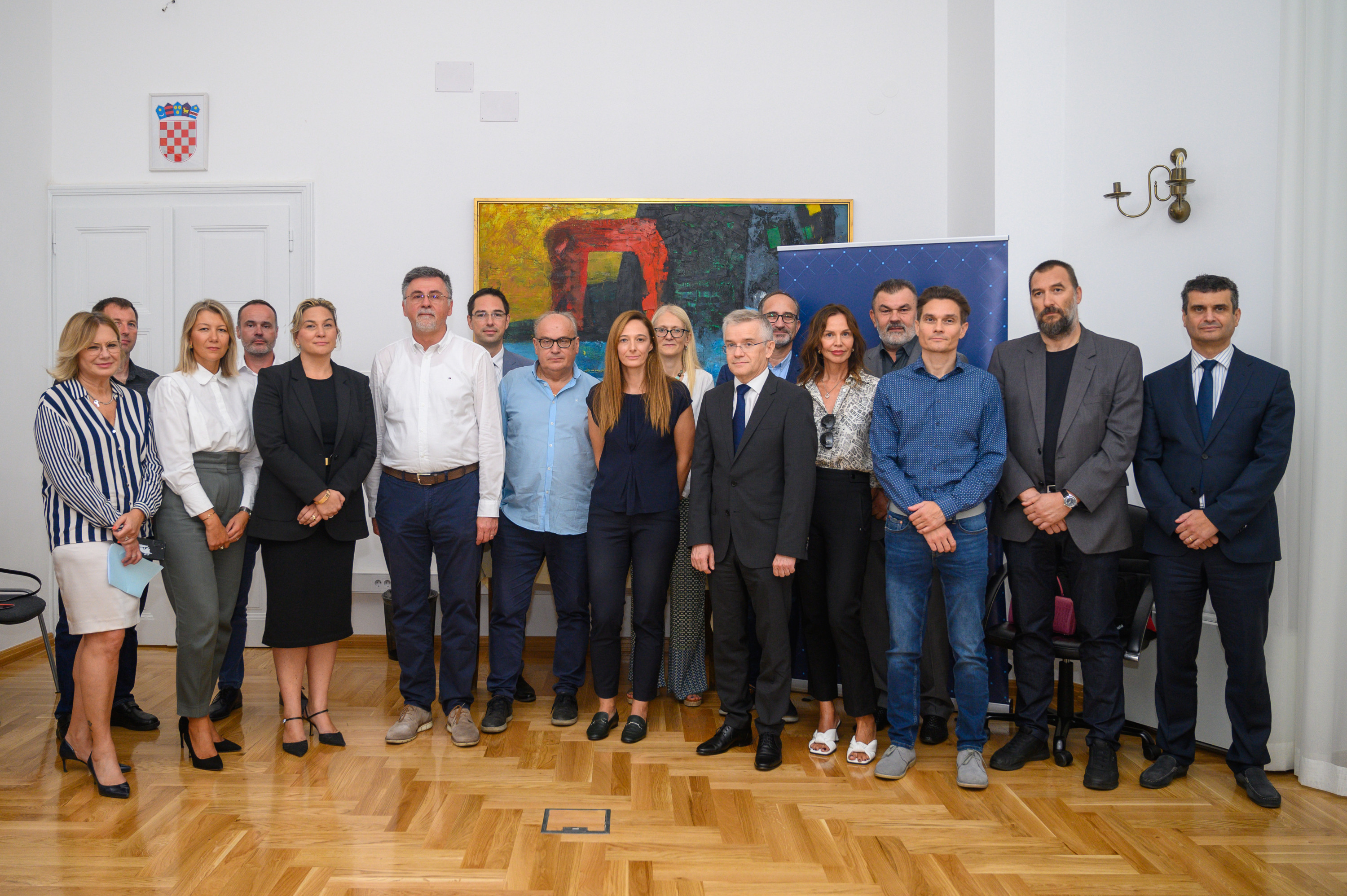 grupna fotografija.jpg
