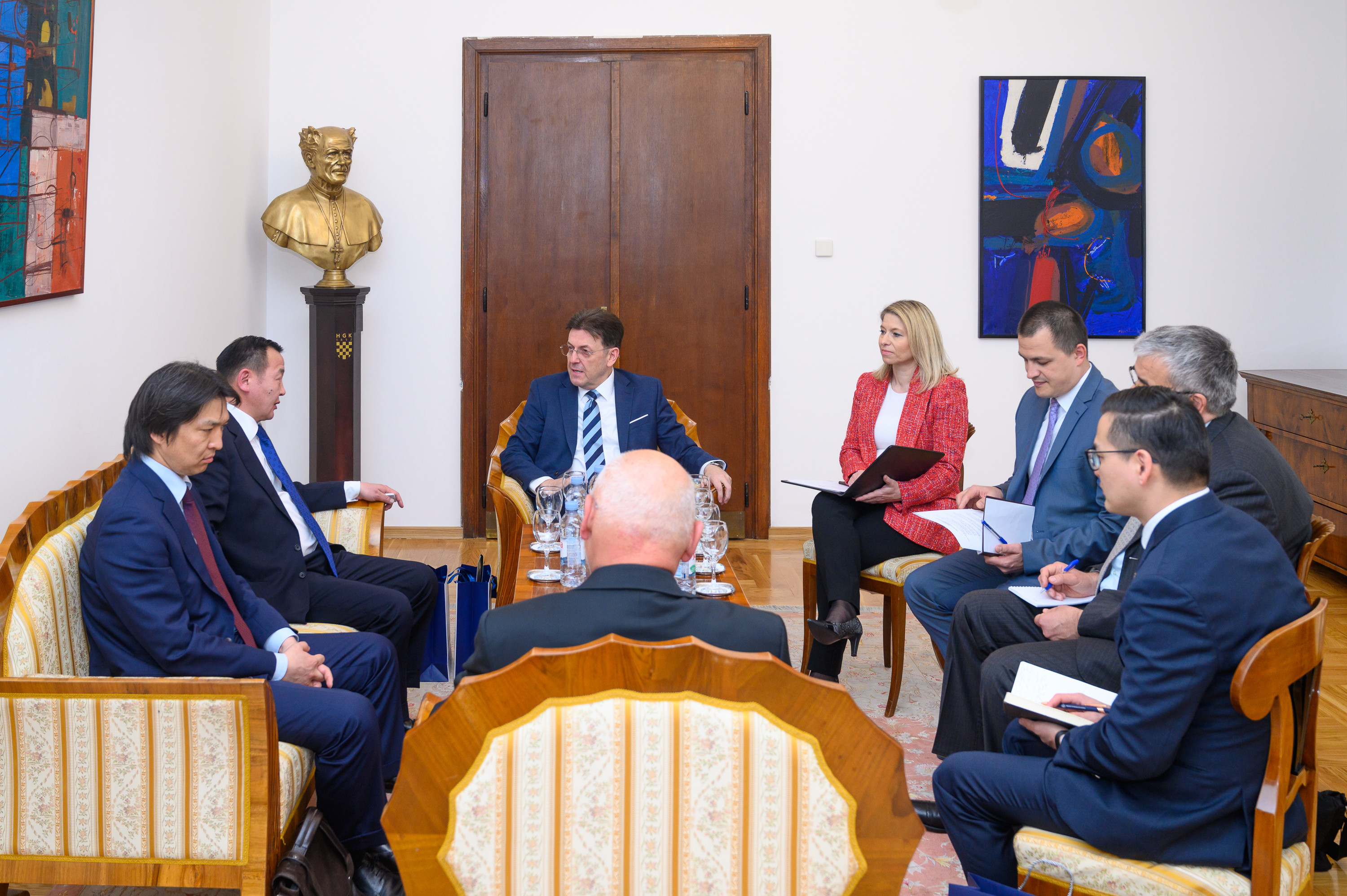 grupna fotografija.jpg
