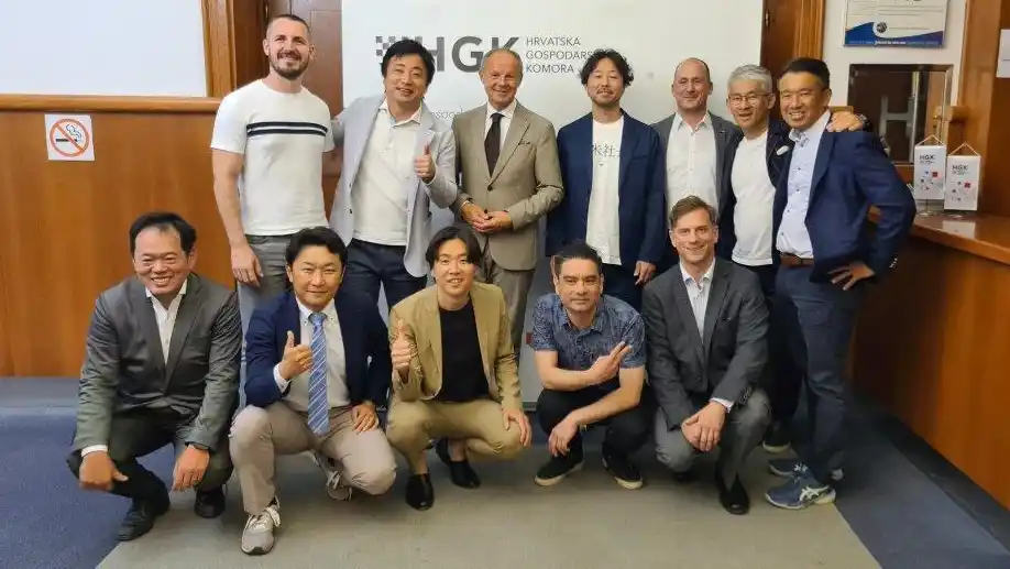 japanska delegacija u HGK ŽK Split 1.jpg