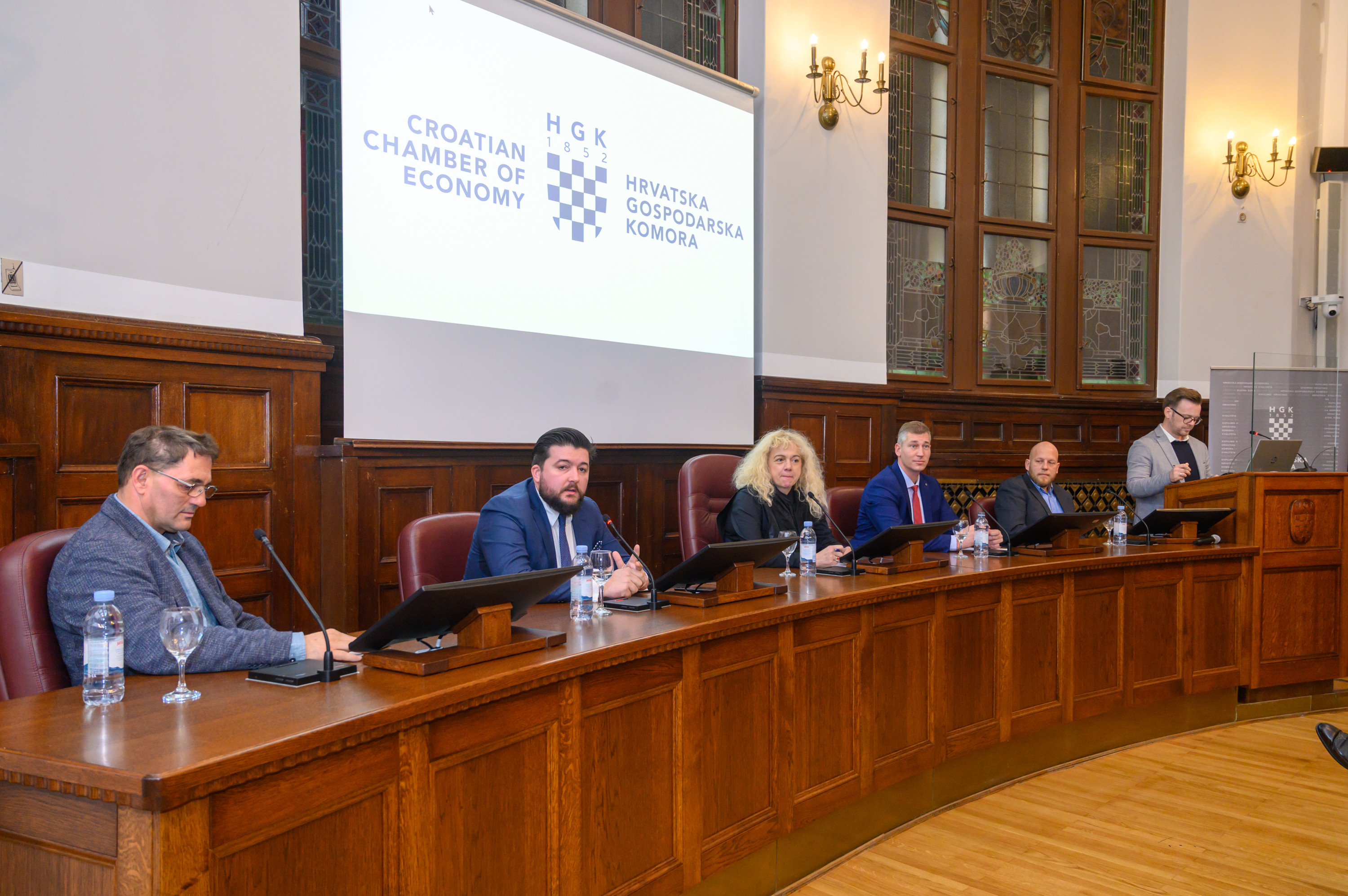 panelisti Zvonimir Miler, Lučijano Sangaleti, Valentina Đurek, Bojan Fišer, Filip Jurišić, moderator Tomislav Novosel.jpg