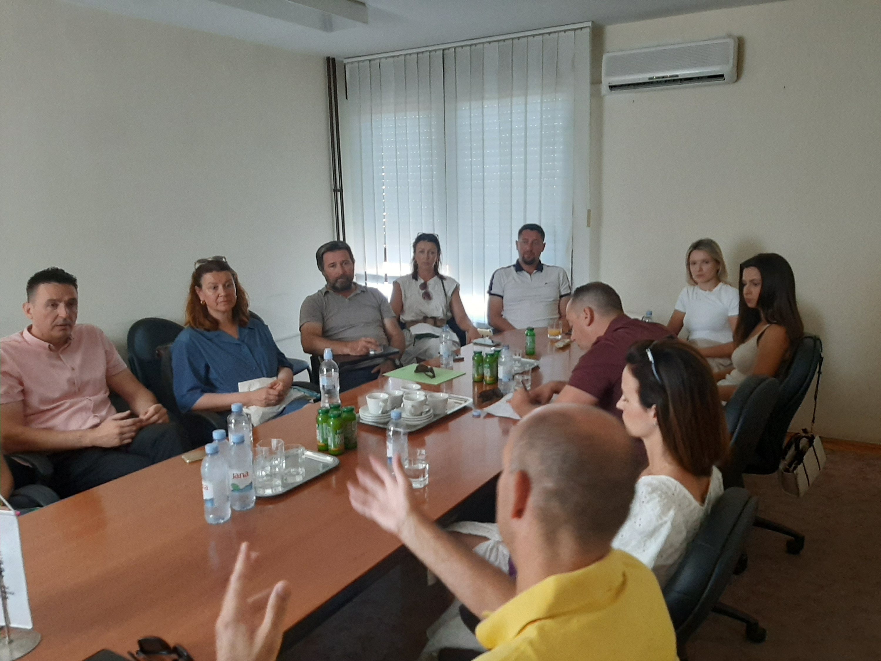 Predstavnici TZ Šibensko-kninske županije i Grada Šibenika na sastanku s hotelijerima.jpg