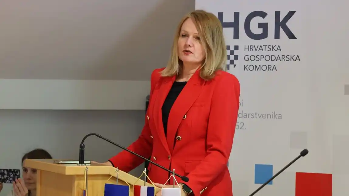 Renata Lohajner.jpg